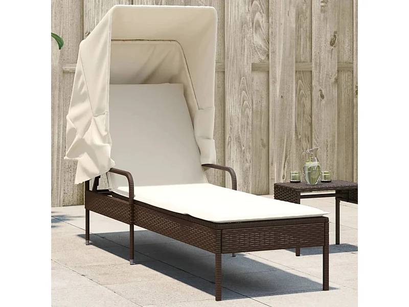 Bruine chaise longue van kunstharsriet met baldakijn