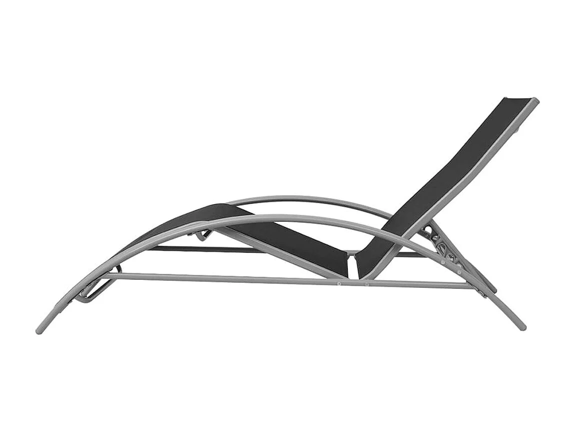 Zwarte aluminium ligstoelen en parasol