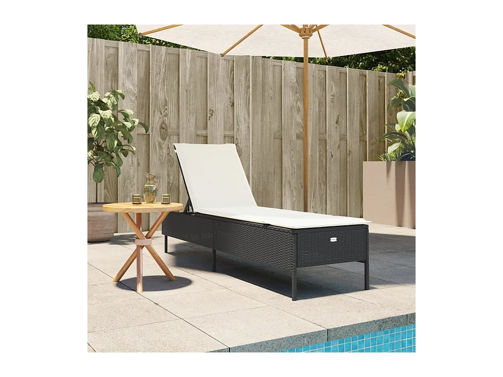 Chaise longue met zwart kussen van geweven hars