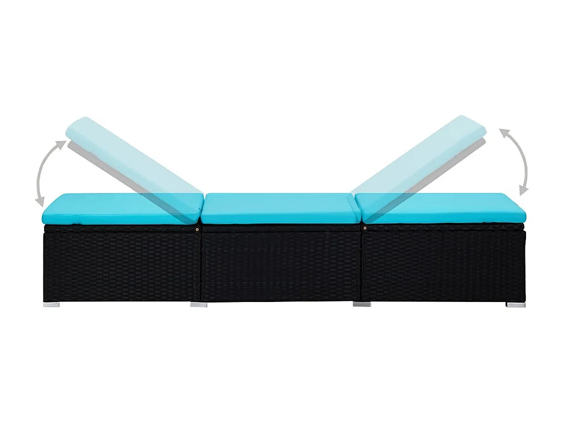 Sillón de mimbre azul con cojín y mesa de té