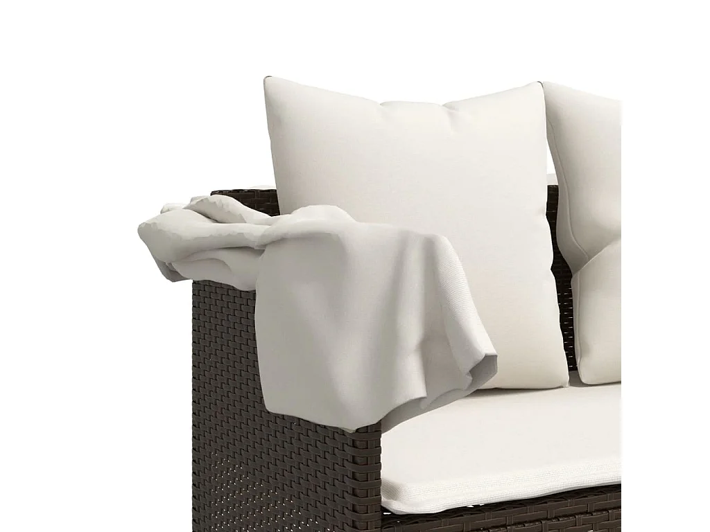 Chaise longue met bruine kunsthars rieten kussens