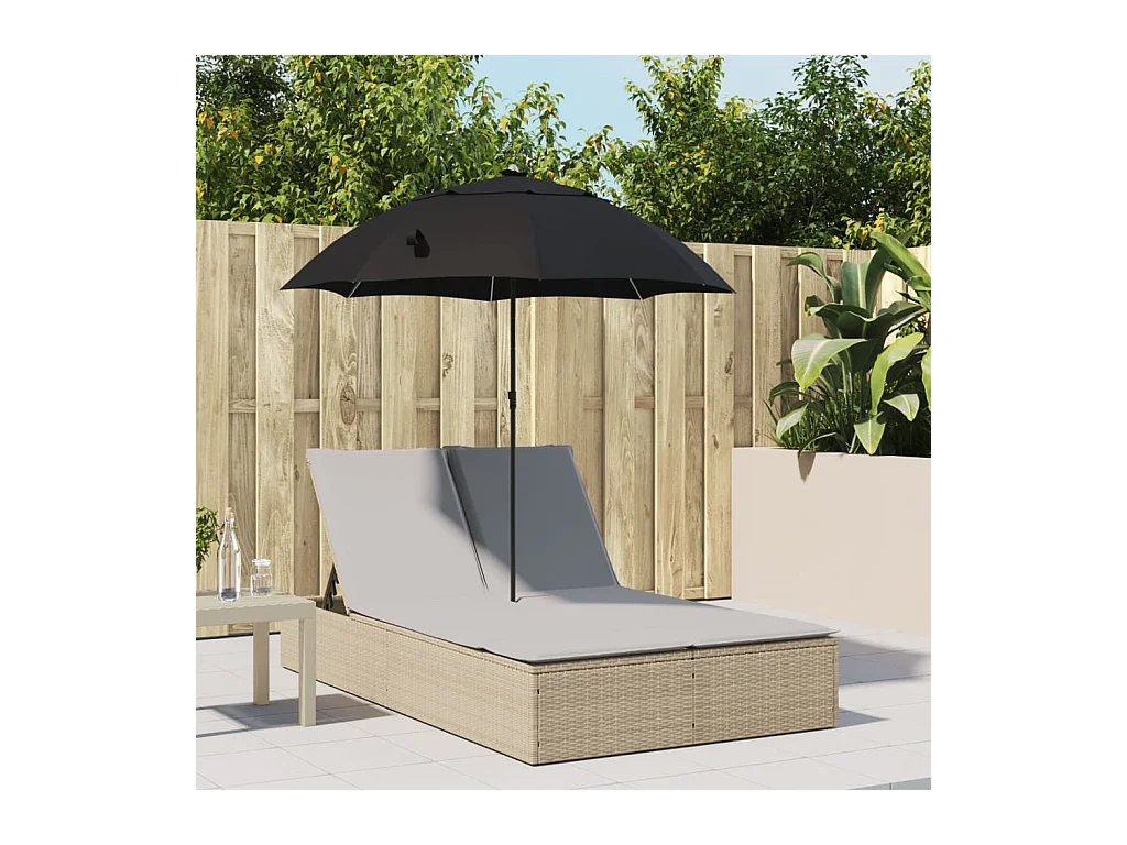 Dubbele loungestoel met kussens en beige polyrotan parasol