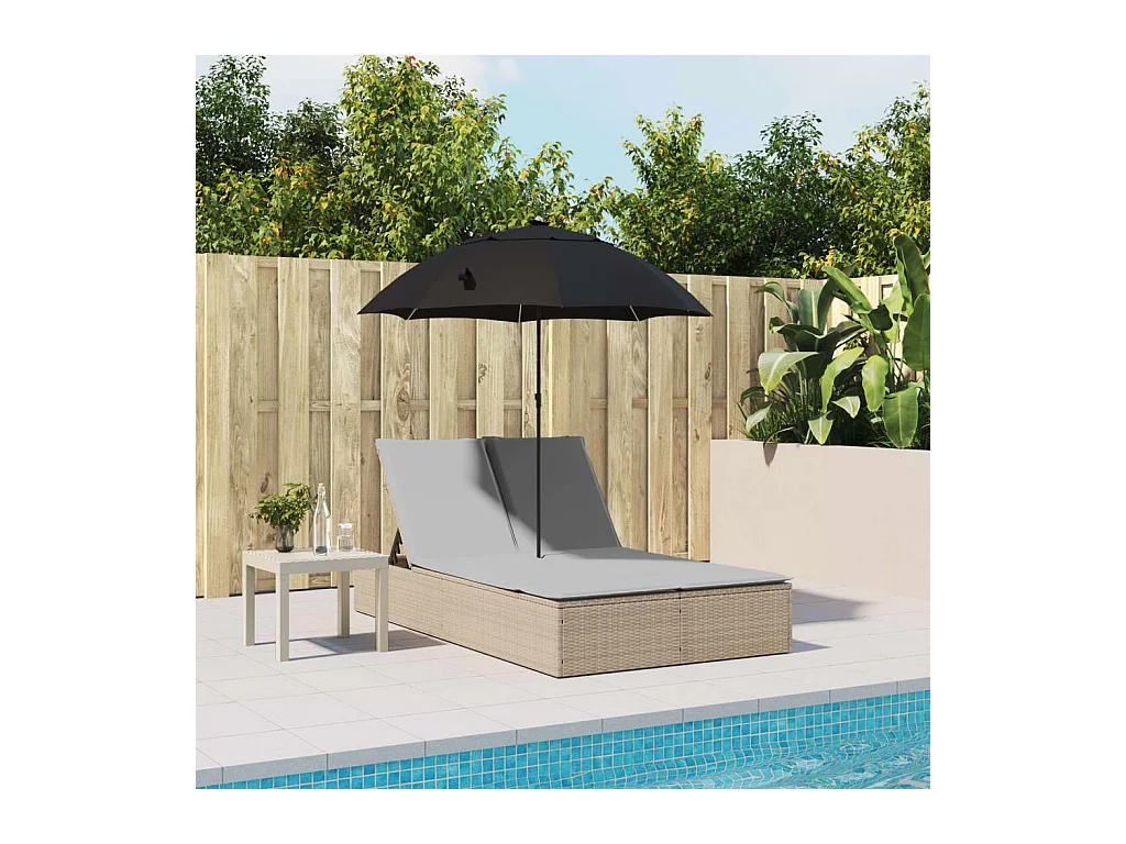Dubbele loungestoel met kussens en beige polyrotan parasol