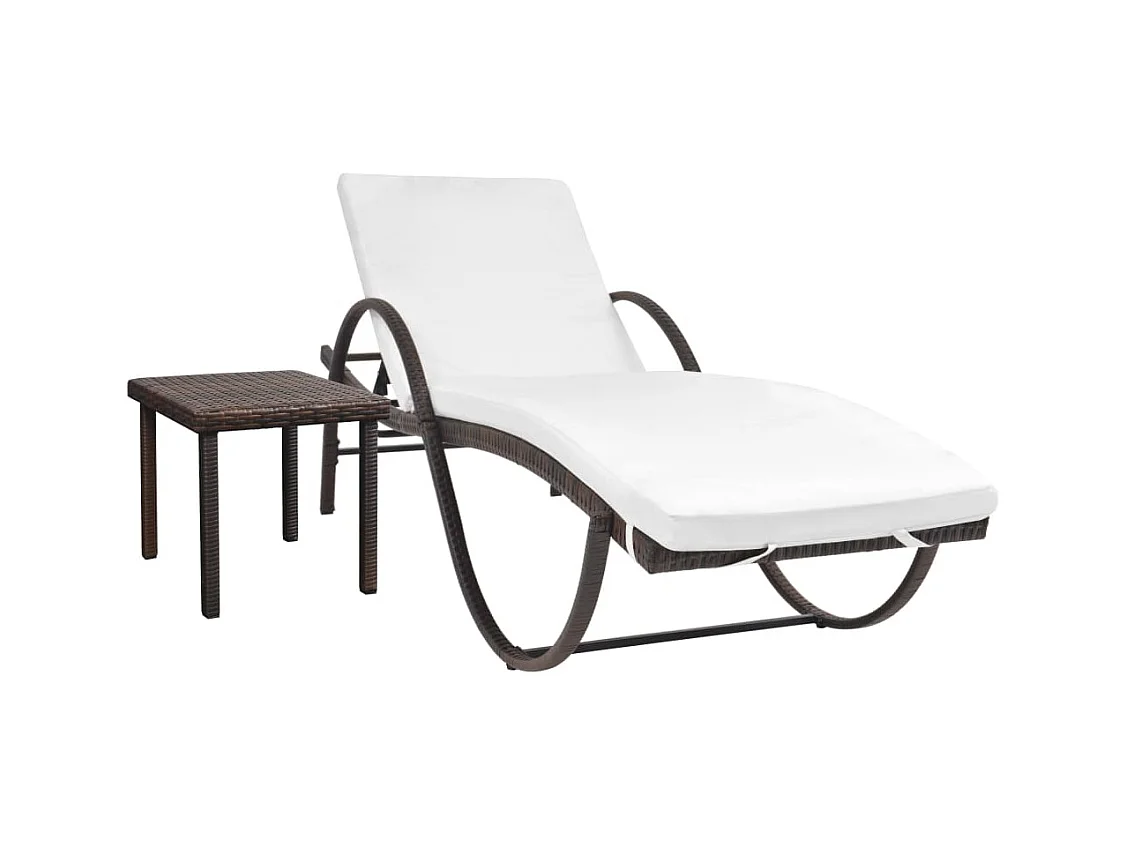 Chaise longue in resina intrecciata marrone con cuscino e tavolo