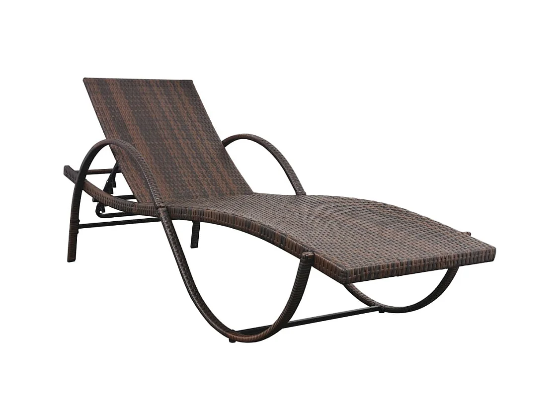 Chaise longue in resina intrecciata marrone con cuscino e tavolo