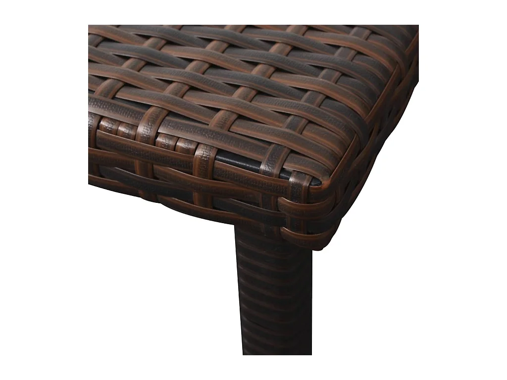 Chaise longue in resina intrecciata marrone con cuscino e tavolo