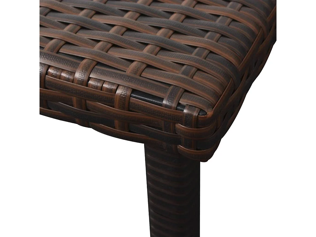 Chaise longue in resina intrecciata marrone con cuscino e tavolo