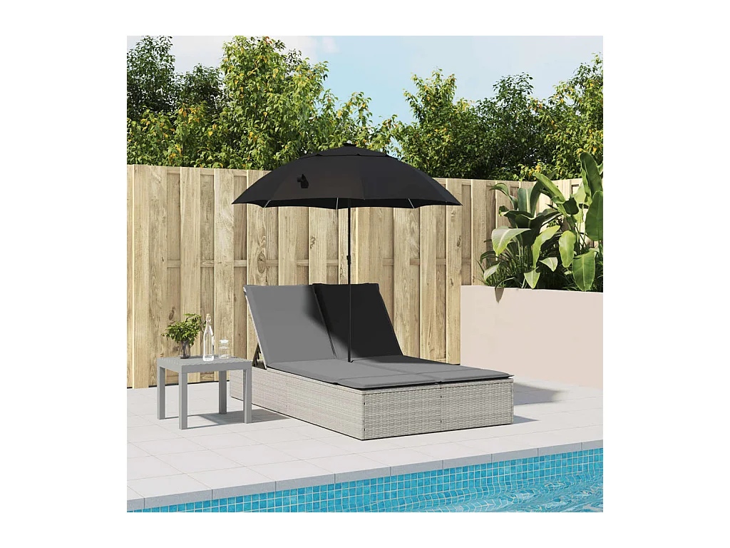 Chaise longue doble con cojines y sombrilla de ratán gris claro