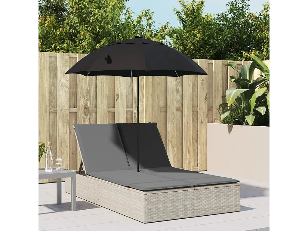 Chaise longue doble con cojines y sombrilla de ratán gris claro