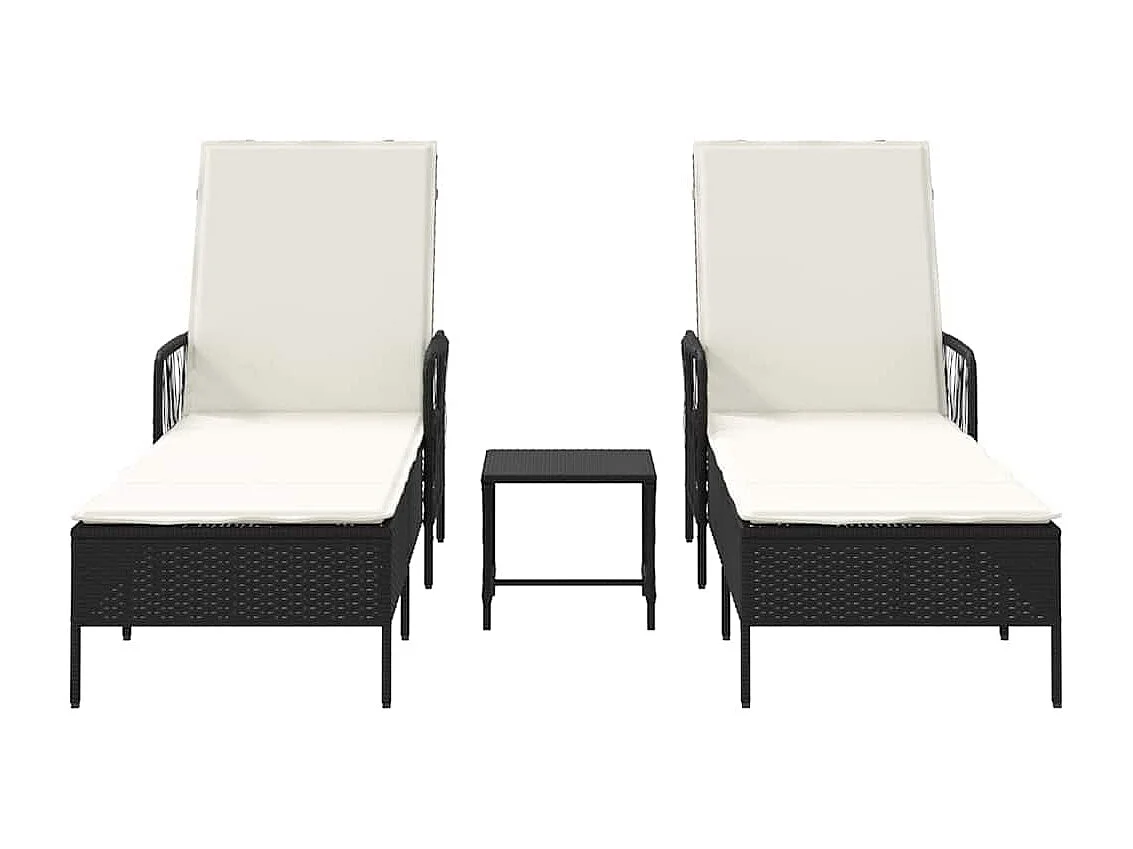Tumbonas de 2 piezas con cojines y mesa en polirratán negro.