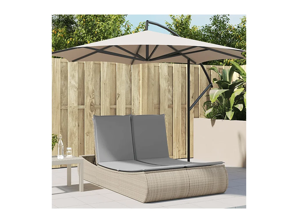 Dubbele chaise longue met beige kunsthars rieten kussens