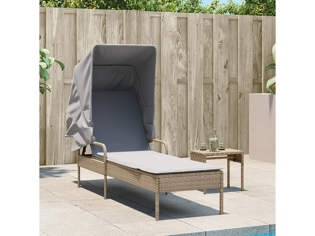 Chaise longue con tenda da sole e tavolo in resina intrecciata beige