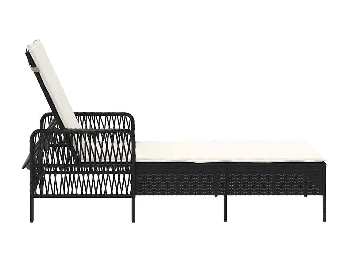 Transat avec coussin noir en poly rattan.