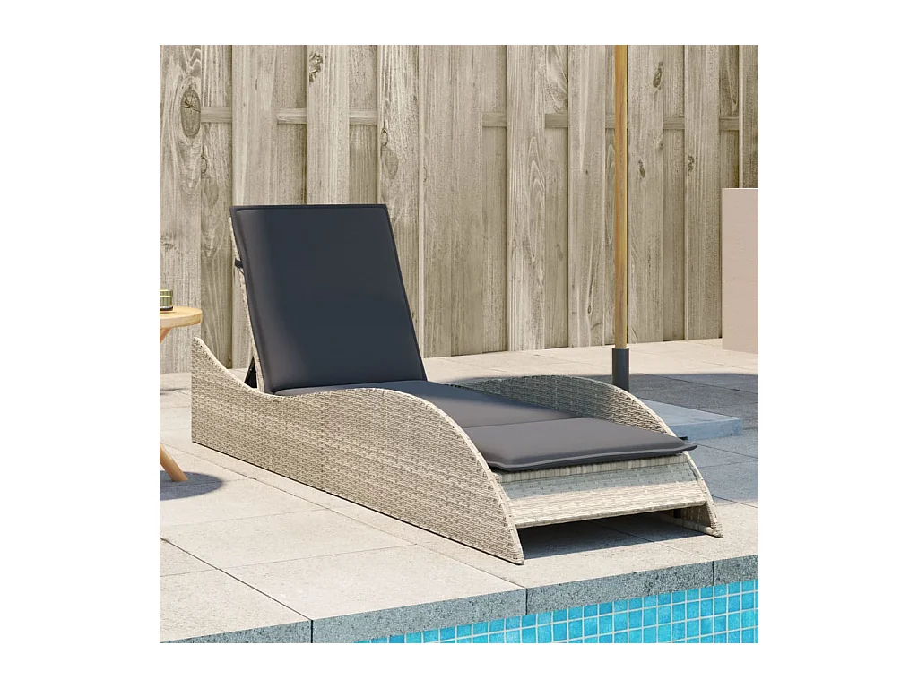 Chaise longue met lichtgrijs kussen 60x205x73 cm polyrotan