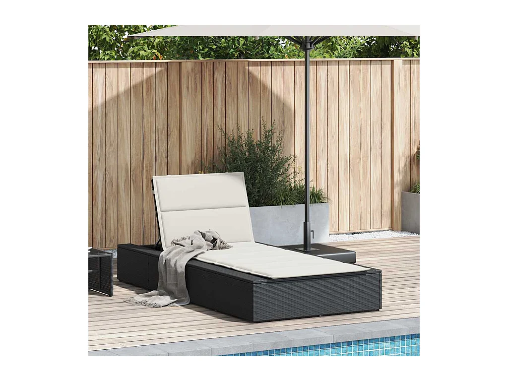 Sdraio con cuscino galleggiante nero in resina intrecciata