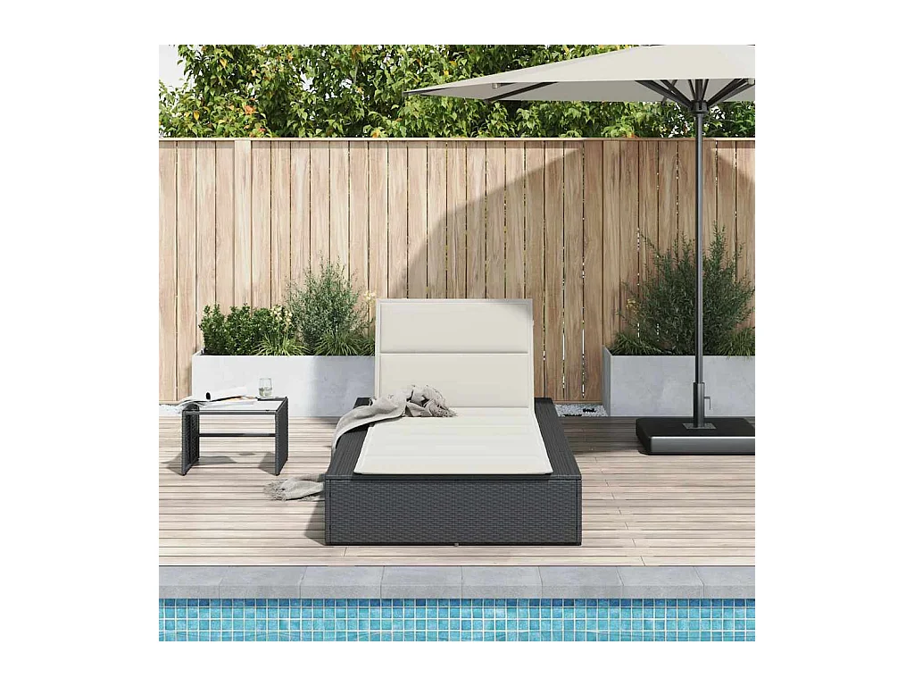 Sdraio con cuscino galleggiante nero in resina intrecciata