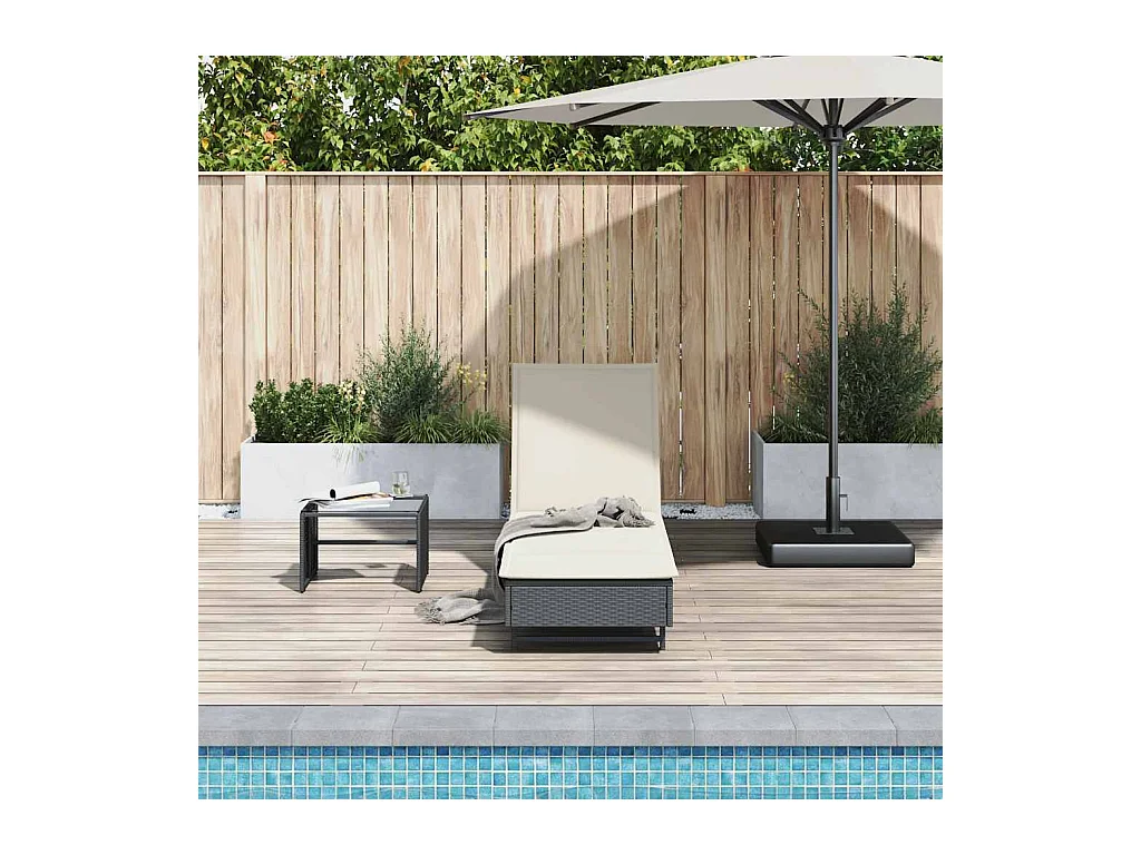 Chaise longue met wielen en zwart geweven harskussen