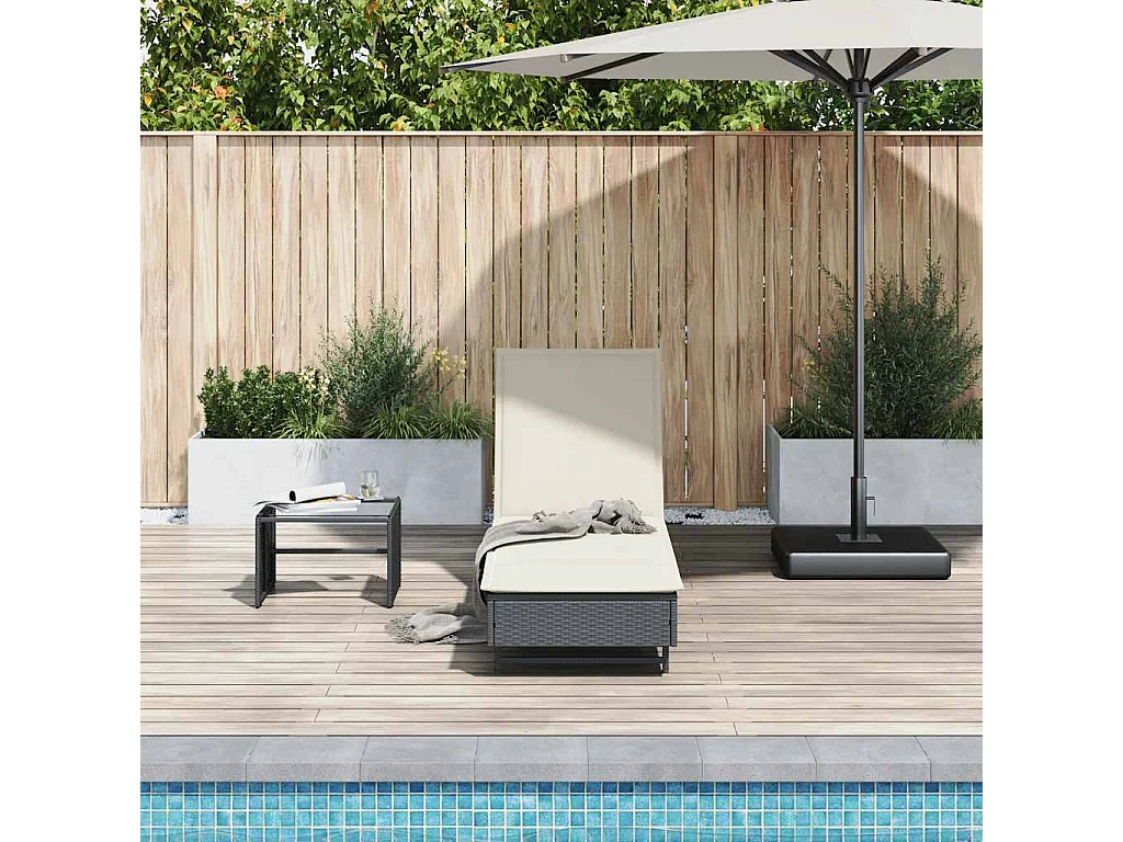 Chaise longue avec roues et coussin noir résine tressée