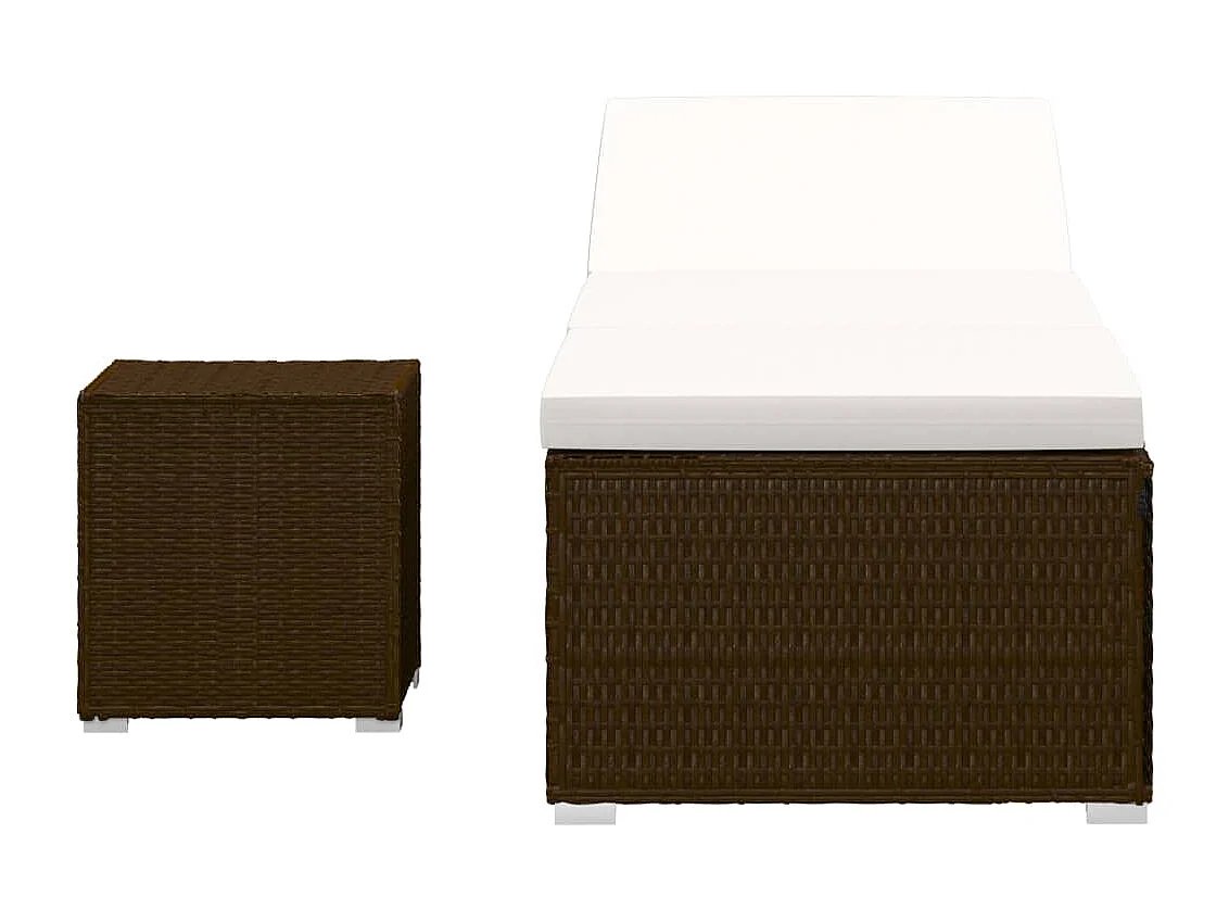 Poltrona in resina intrecciata marrone con cuscino e tavolino da tè