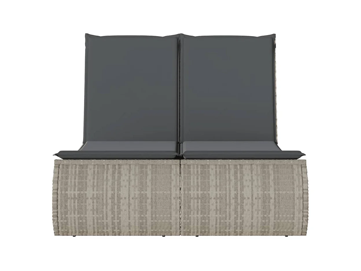 Dubbele chaise longue met lichtgrijze kussens van geweven hars