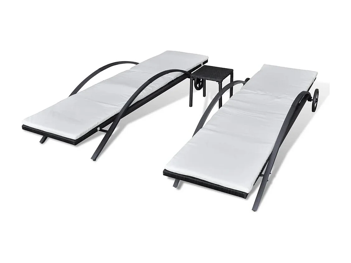 Sillones de resina tejida negra con mesa