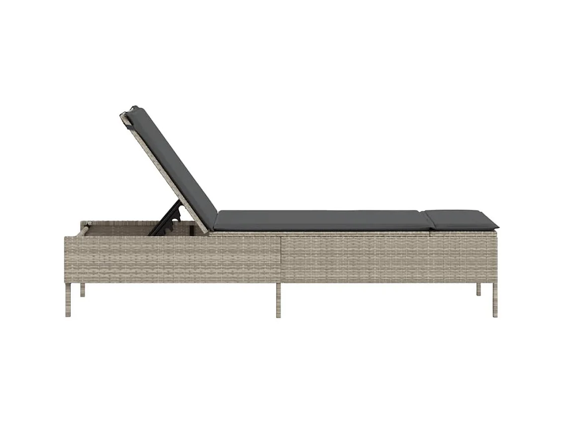 Chaise longue con cojín gris claro de resina trenzada
