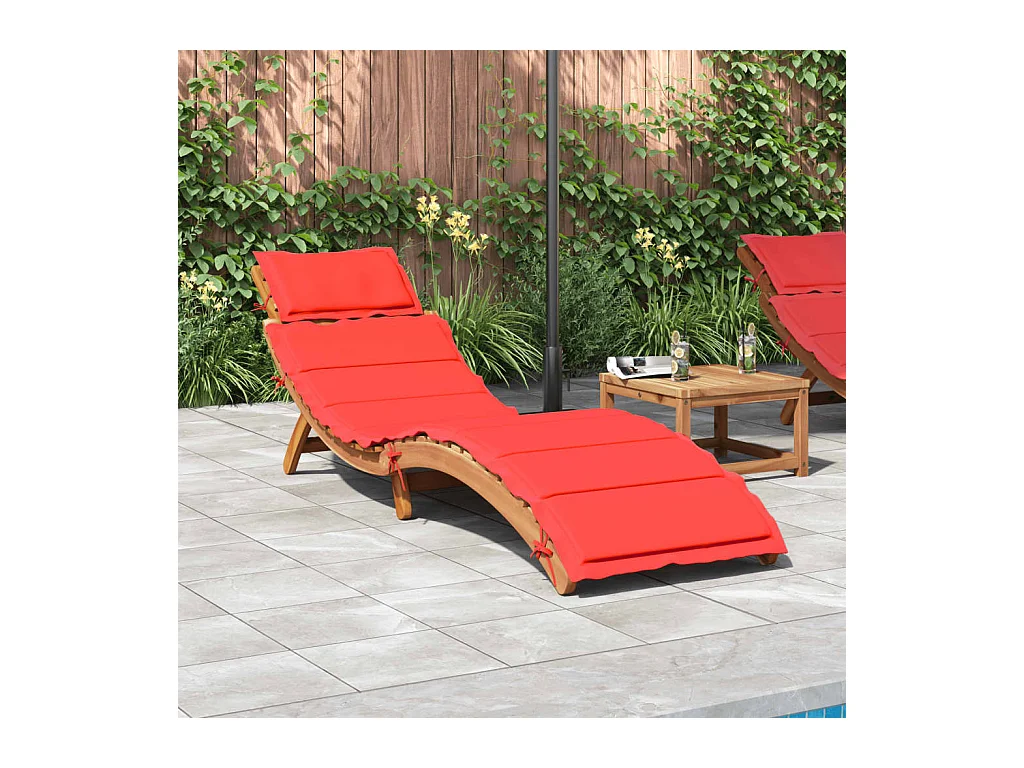 Sillón con cojín rojo de madera maciza de acacia.