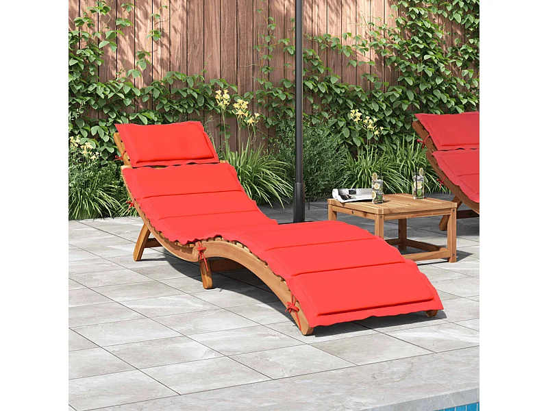 Sillón con cojín rojo de madera maciza de acacia.