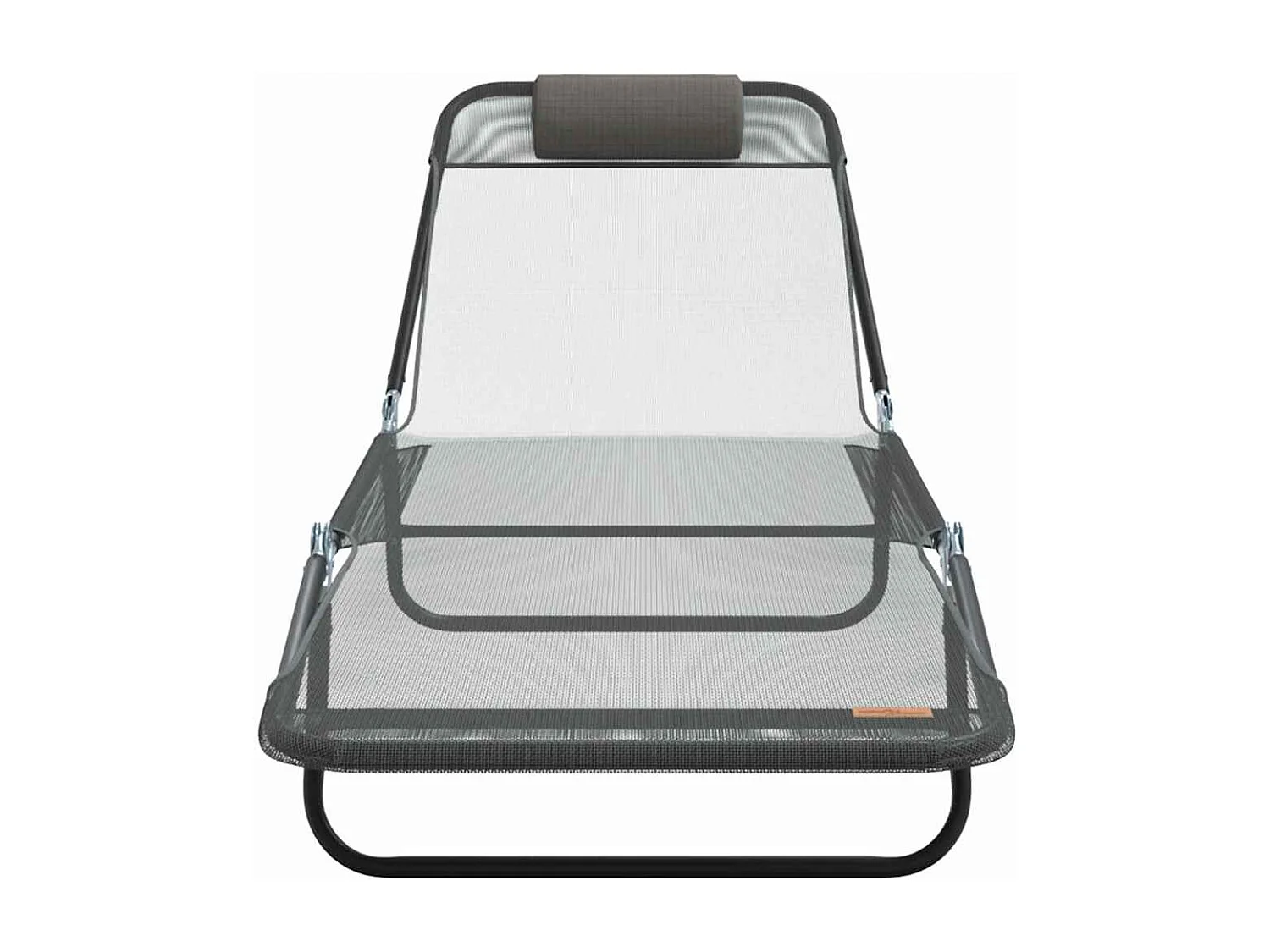 Chaise longue pliante avec repose-tête en textilène gris.