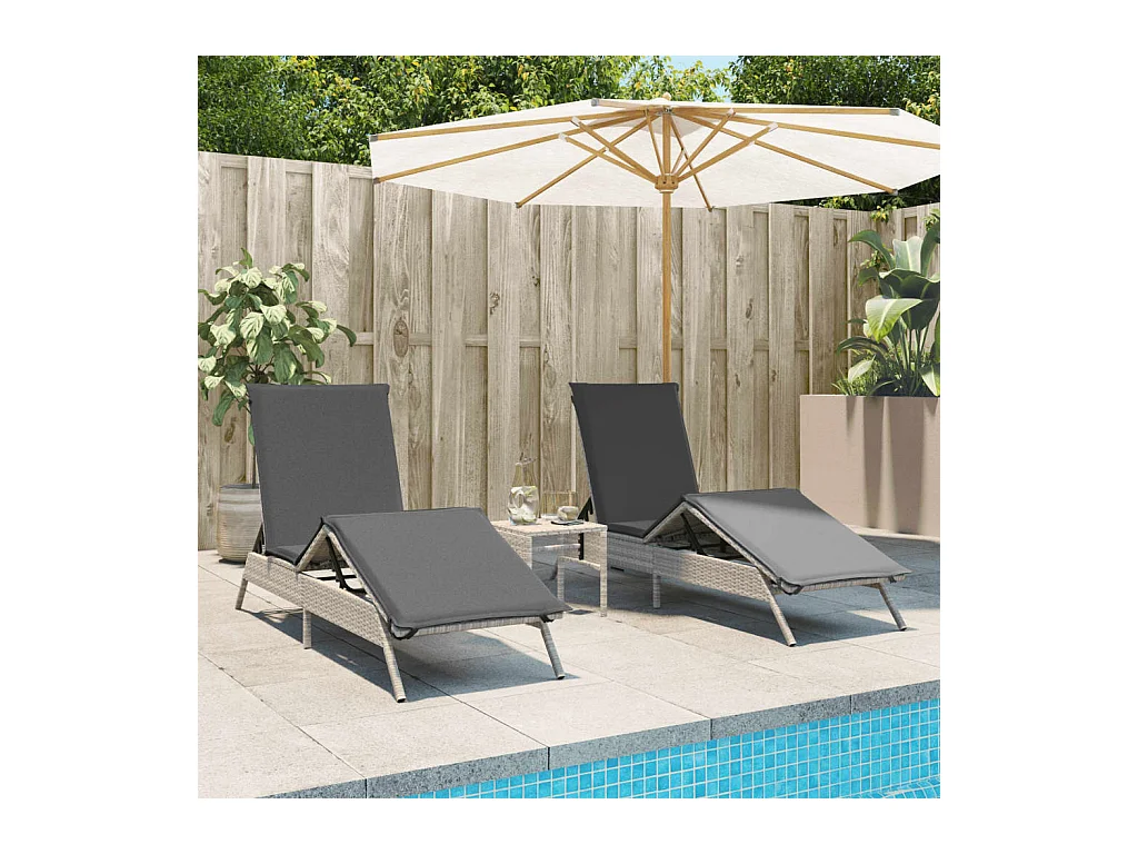 Conjunto de 2 tumbonas con mesa gris claro en resina trenzada