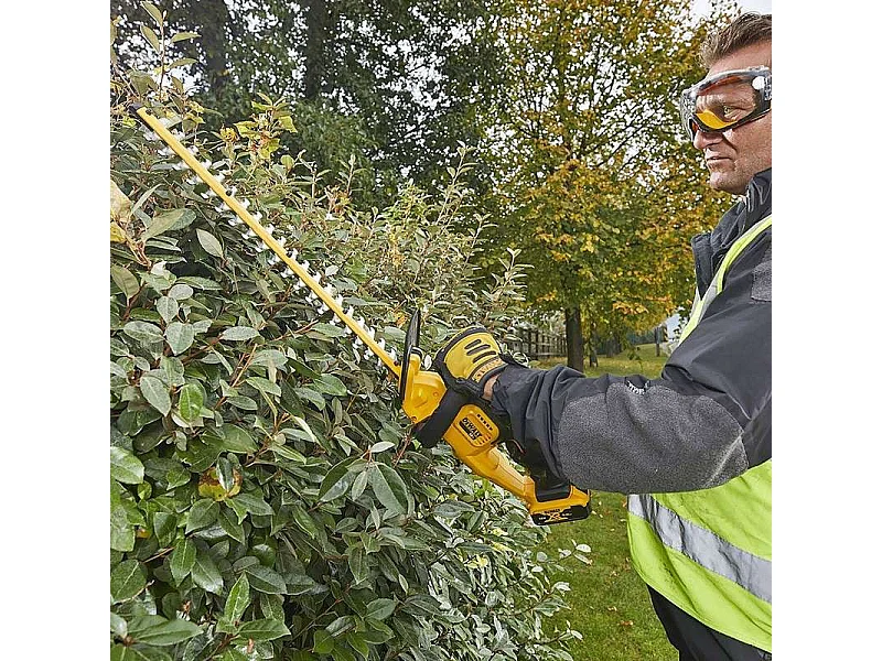 Taille-haie 18V DEWALT DCM563PB-XJ guide 55cm (machine nue)