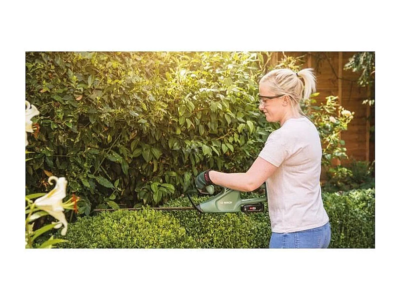 Taille-haies sans fil BOSCH - 18V EasyHedgeCut 18-45 - 2x2,0Ah
