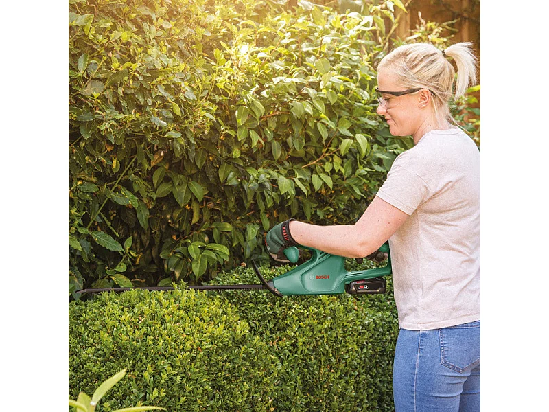 Taille-haies sans fil 18V BOSCH EasyHedgeCut 18V-45 Outil seul sans batterie