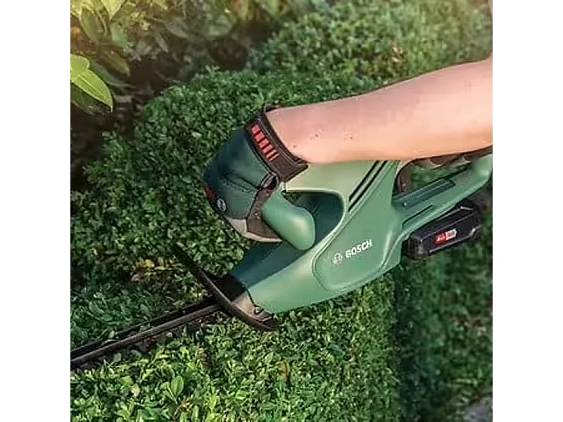 Taille-haies sans fil 18V BOSCH EasyHedgeCut 18V-45 LI 1 batterie 18V 2Ah