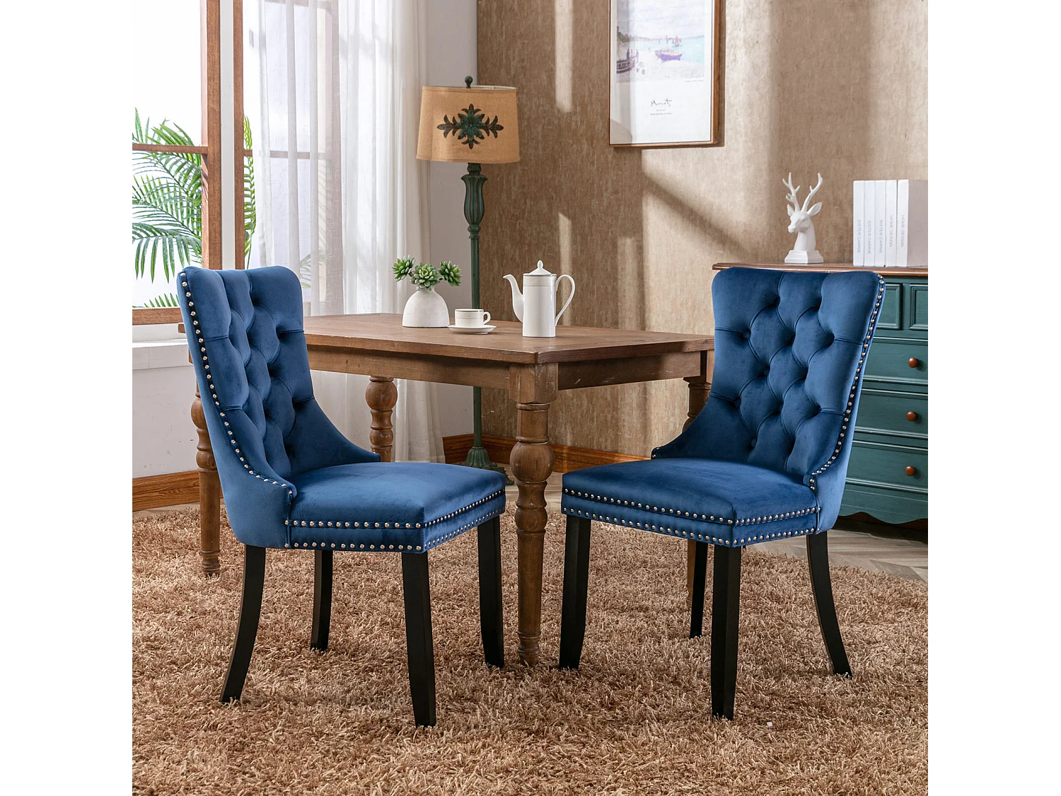 Set di 2 sedie da pranzo - Sedie con schienale imbottito, gambe in legno e finiture con borchie - velluto blu