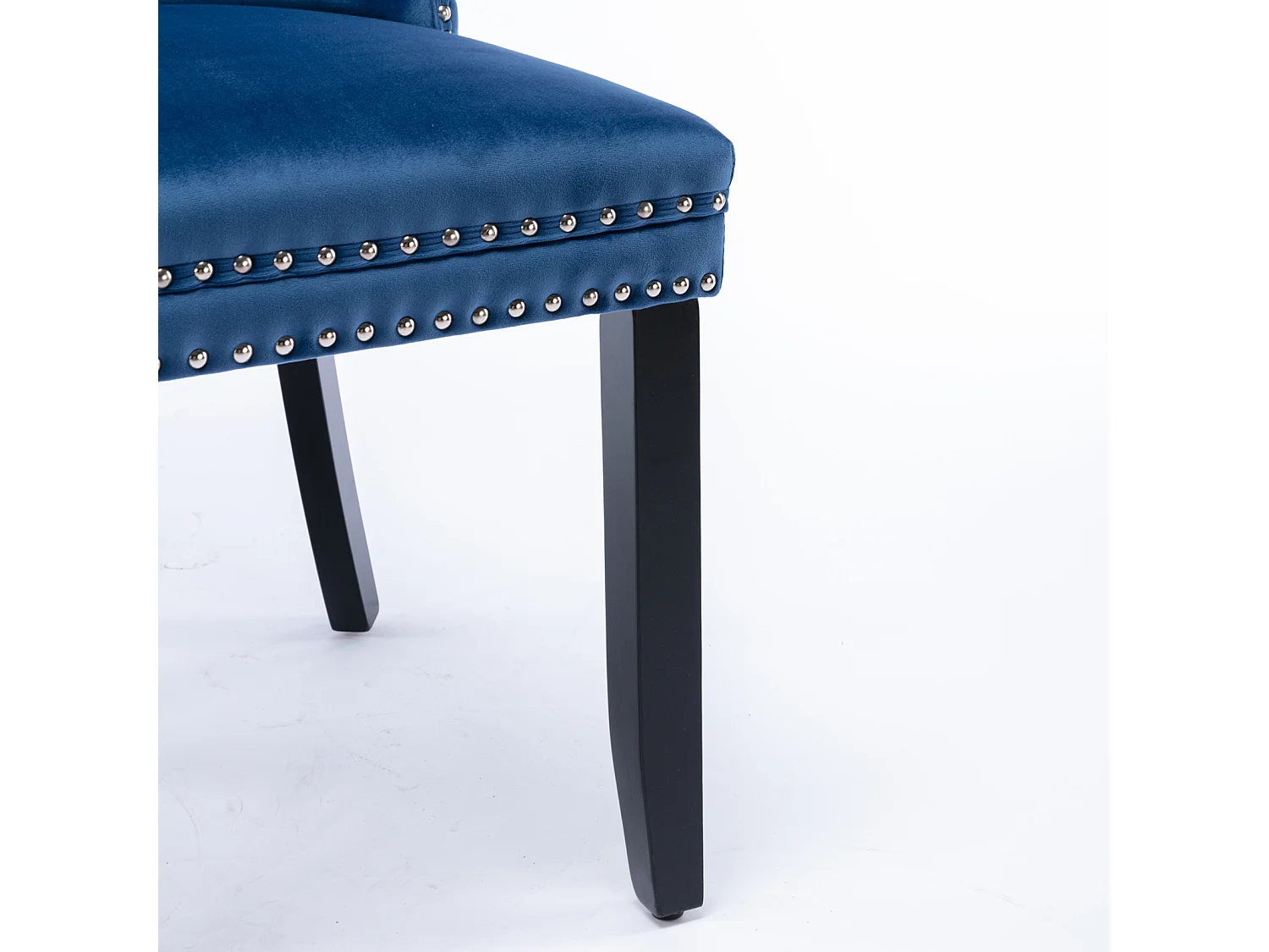 Set di 2 sedie da pranzo - Sedie con schienale imbottito, gambe in legno e finiture con borchie - velluto blu