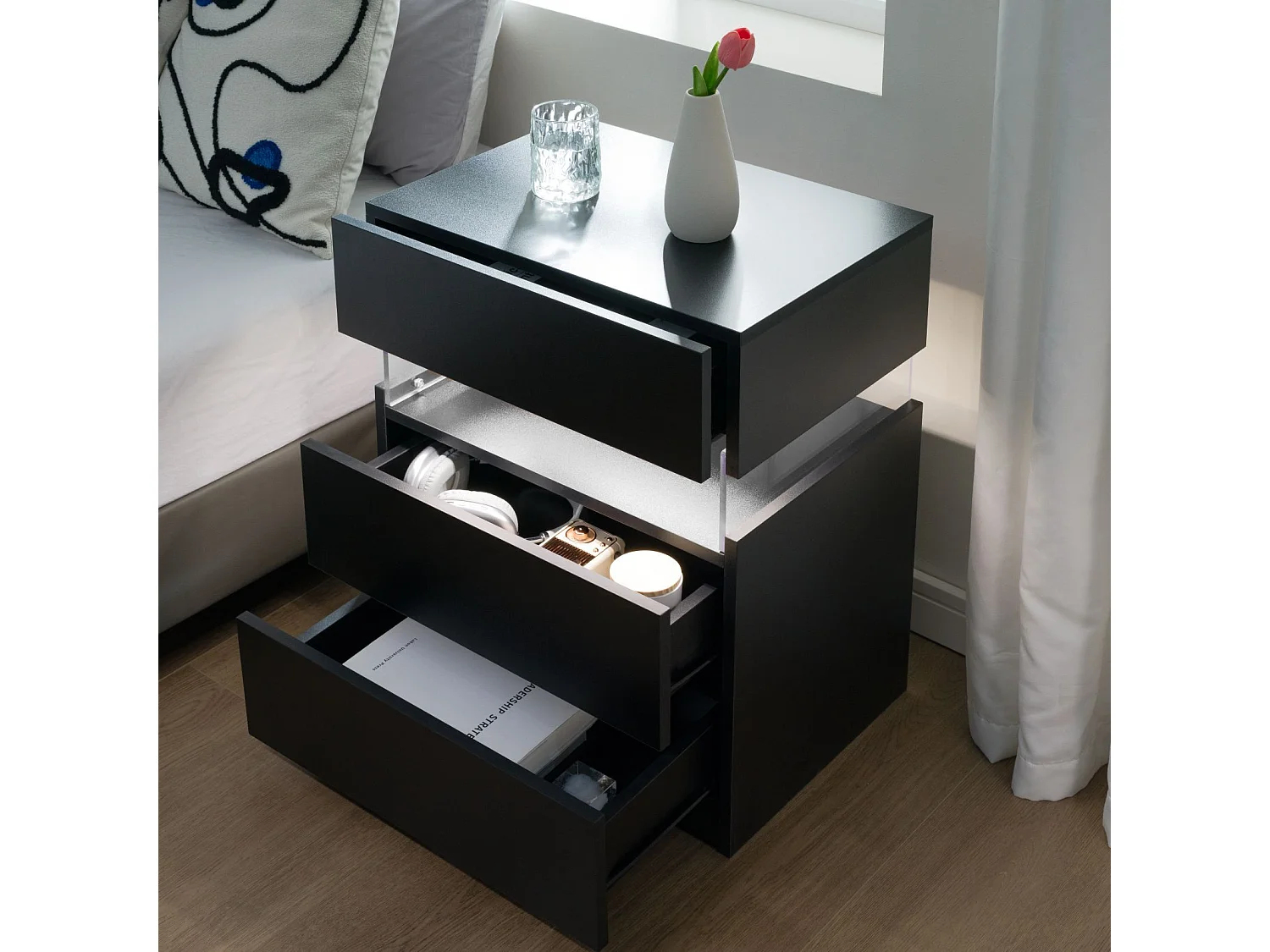 Table de chevet 3 tiroirs - Table de chevet avec éclairage LED et télécommande - noir - pour les chambres et les salons