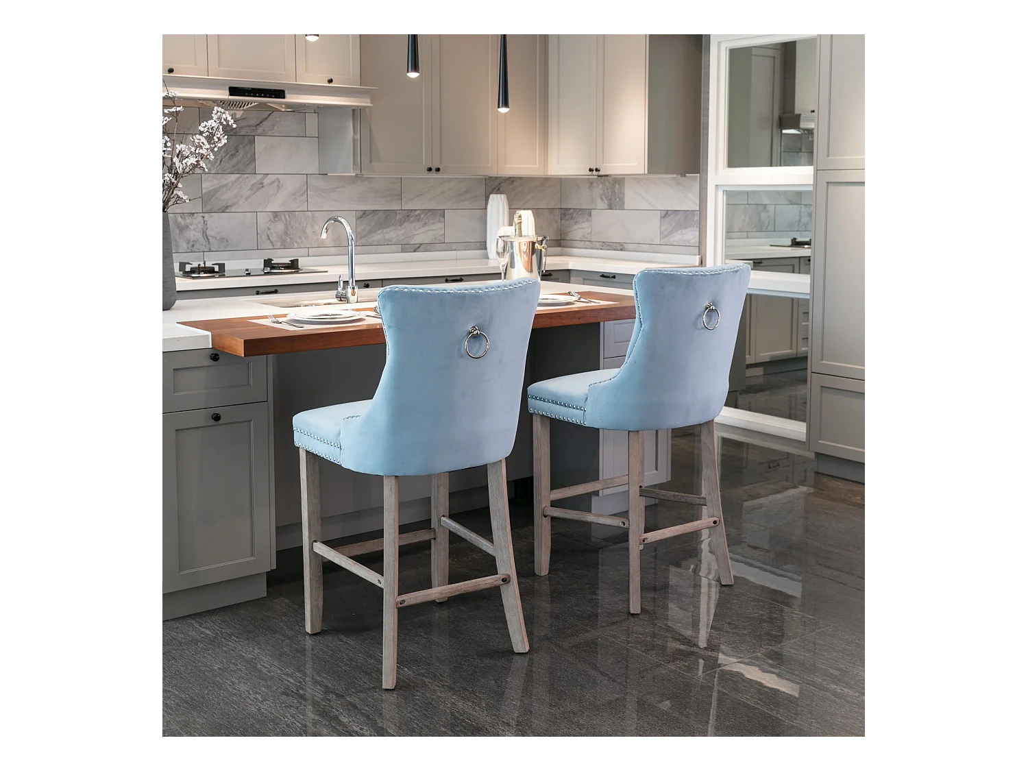 Set van 2 barkrukken - barkrukken met gewatteerde rugleuning en knoopsluiting - lichtblauw fluweel