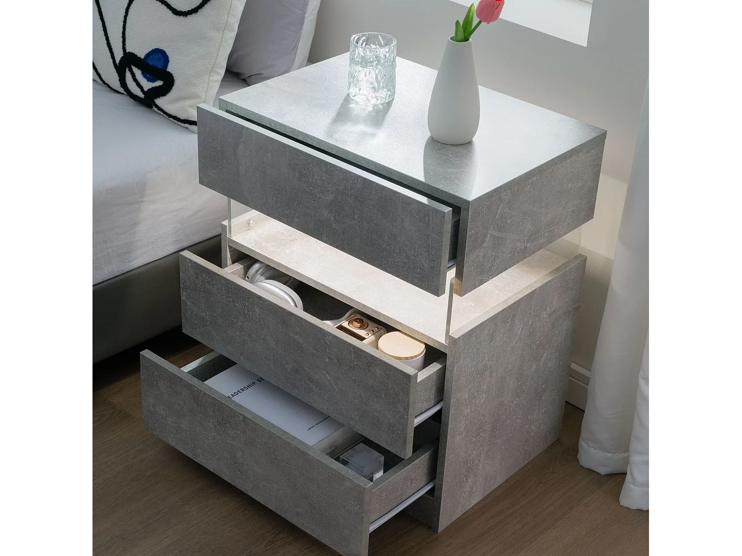 Table de chevet 3 tiroirs - Table de chevet avec éclairage LED et télécommande - gris - pour les chambres et les salons