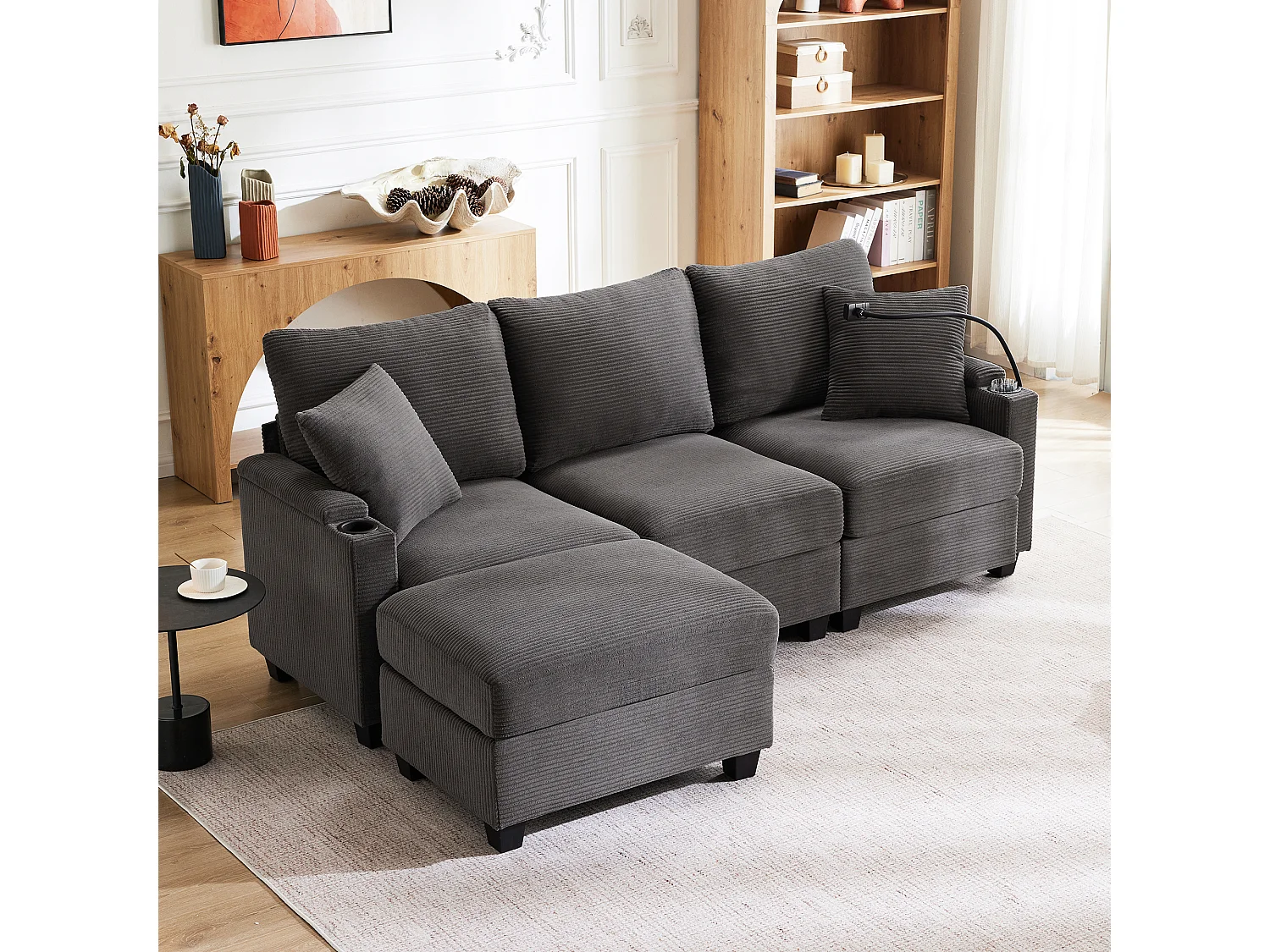 Canapé d'angle en L - 3 places - Avec repose-pieds + porte-gobelet - Chargeur USB - 2 coussins - Gris foncé