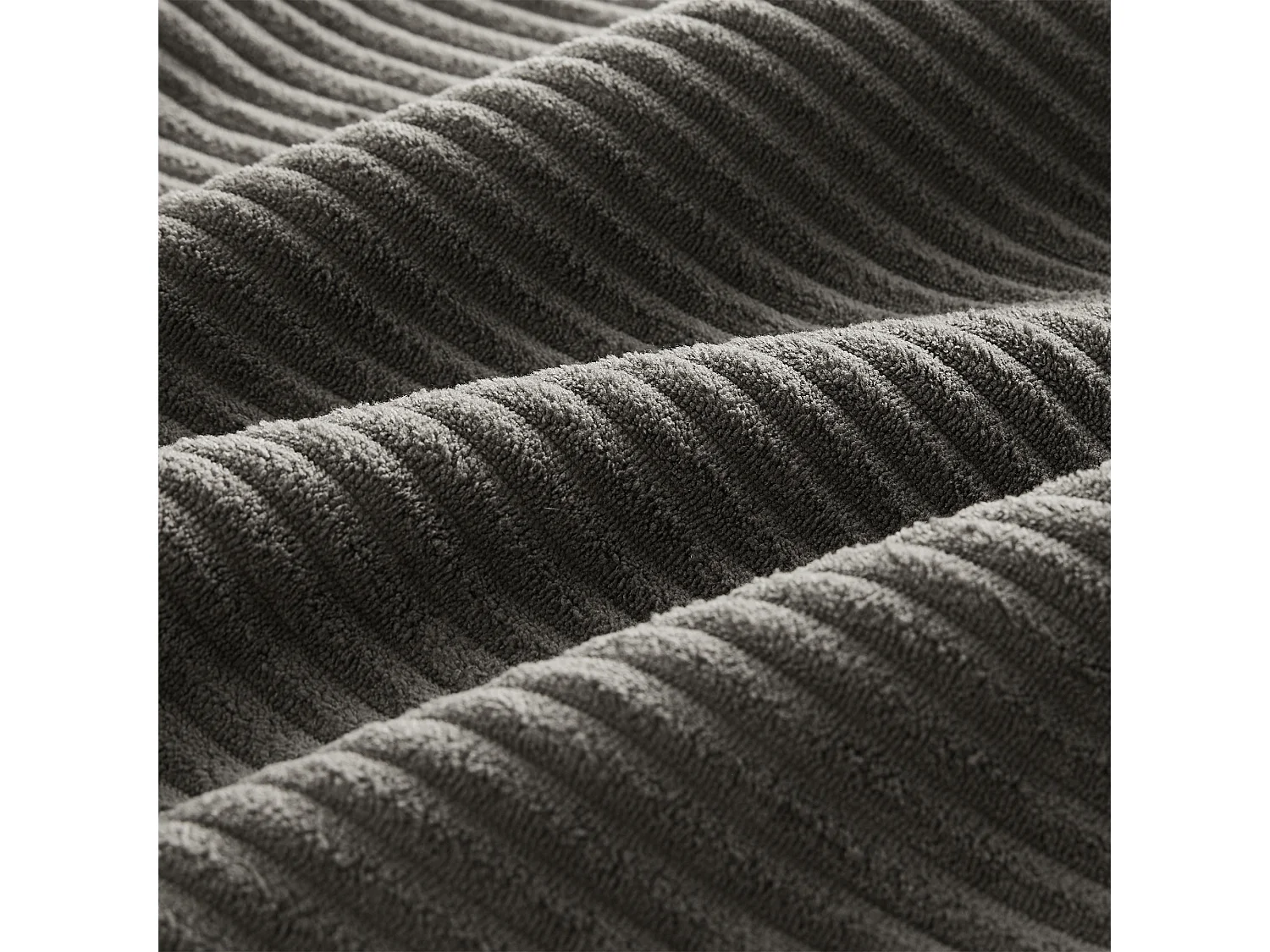 Canapé d'angle en L - 3 places - Avec repose-pieds + porte-gobelet - Chargeur USB - 2 coussins - Gris foncé