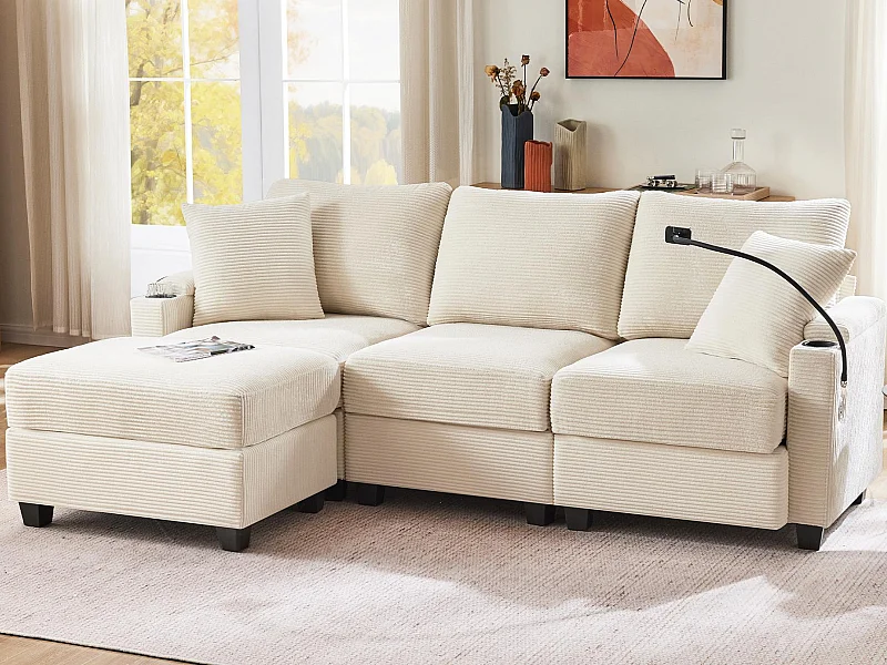 L-förmige Eckcouch - 3-Sitzer - mit Fußhocker + Getränkehalter - USB-Ladefunktion - 2 Kissen - Beige