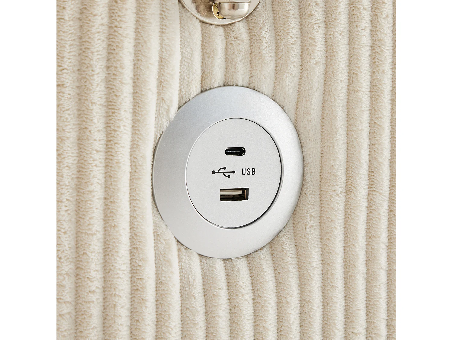 Canapé d'angle en L - 3 places - Avec repose-pieds + porte-gobelet - Chargeur USB - 2 coussins - Beige