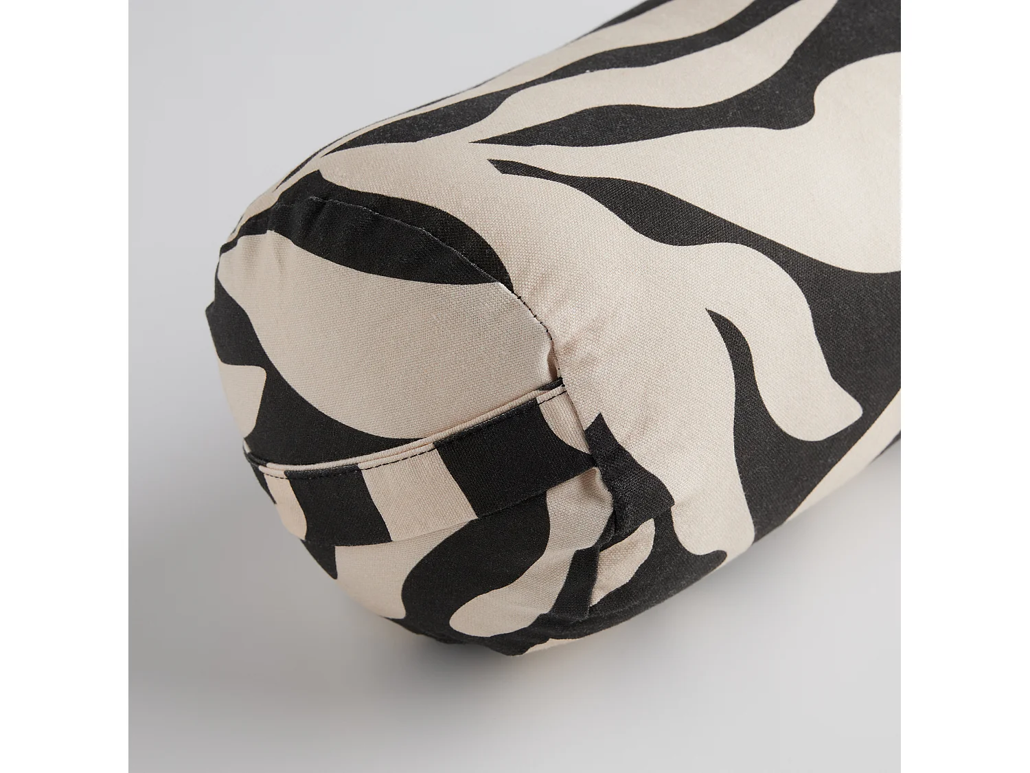 Coussin Cylindrique Décoratif Kamea Noir Moyen 52 x 17