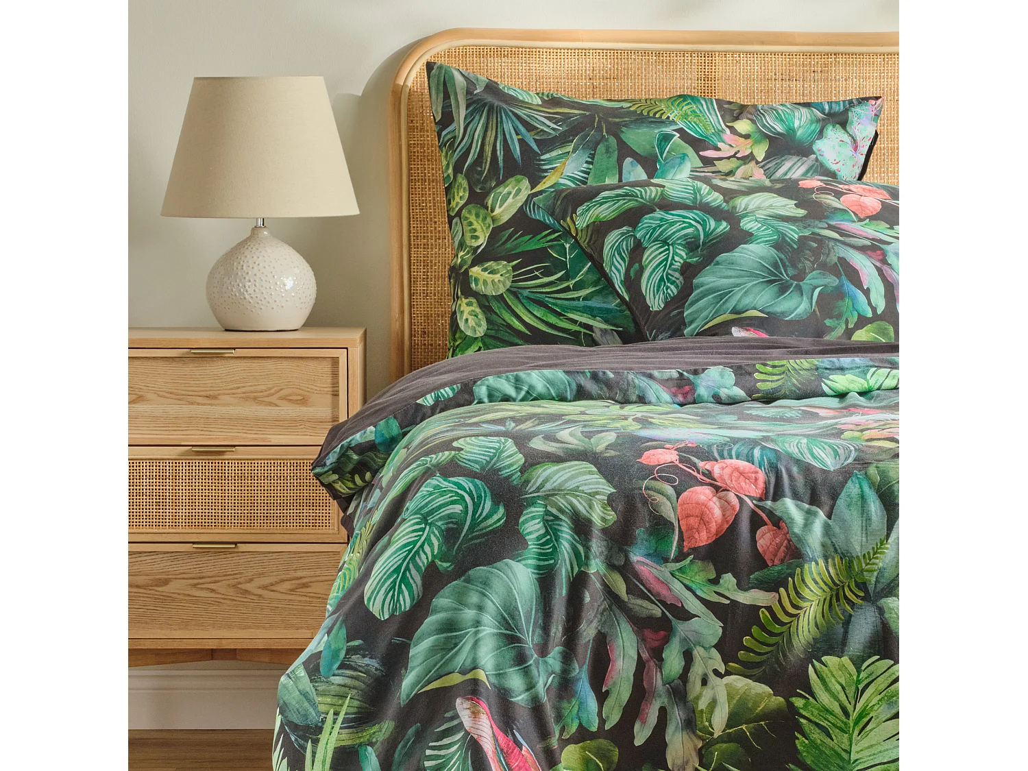 Parure de lit Naloria noir moyen satin coton 160x200