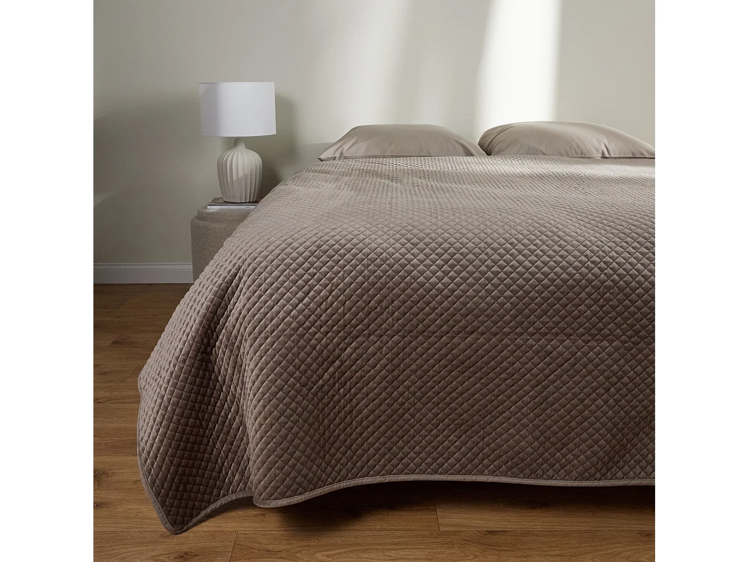 Tagesdecke Plums hellbraun 200 x 220 cm