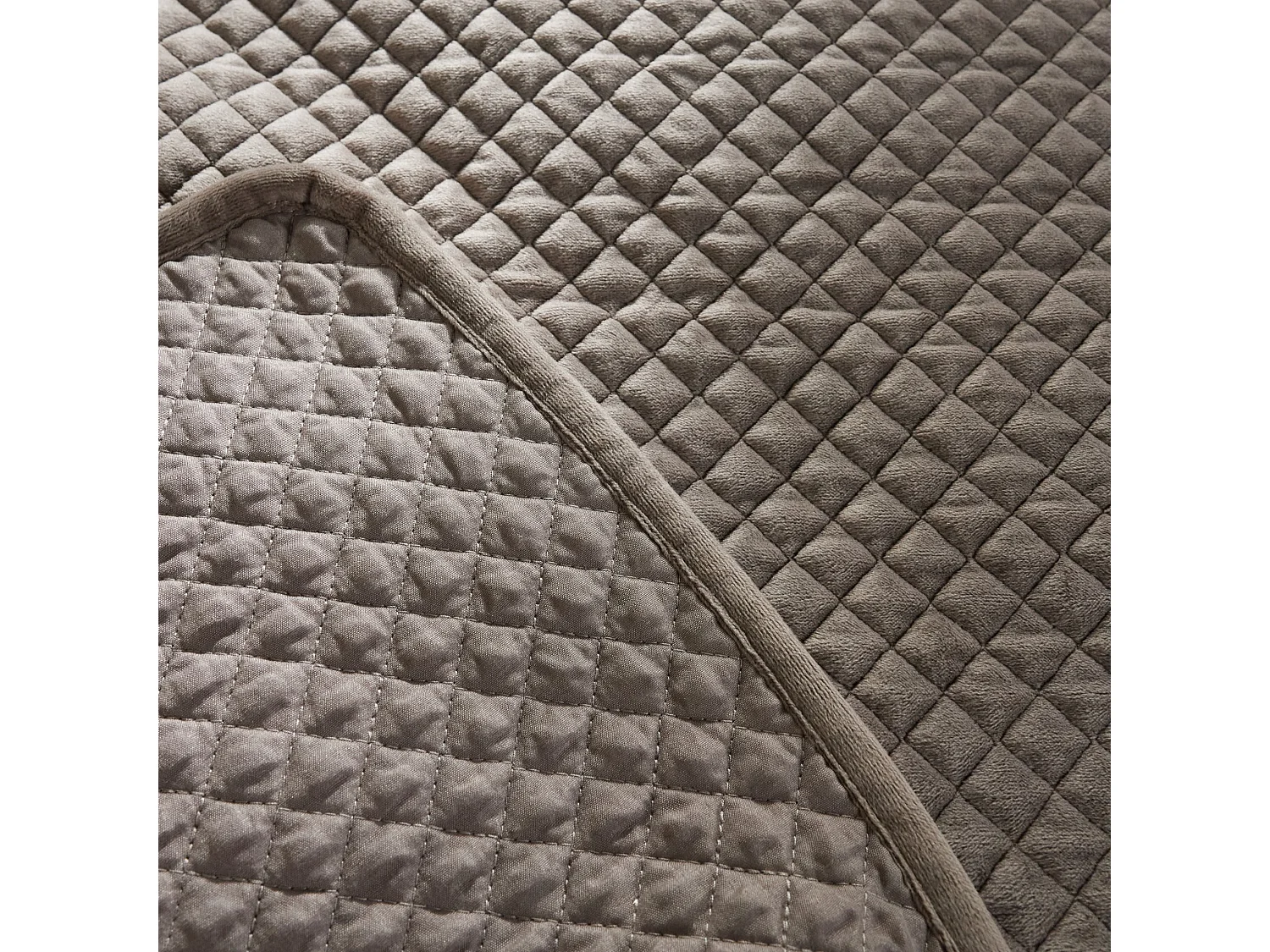 Tagesdecke Plums hellbraun 200 x 220 cm