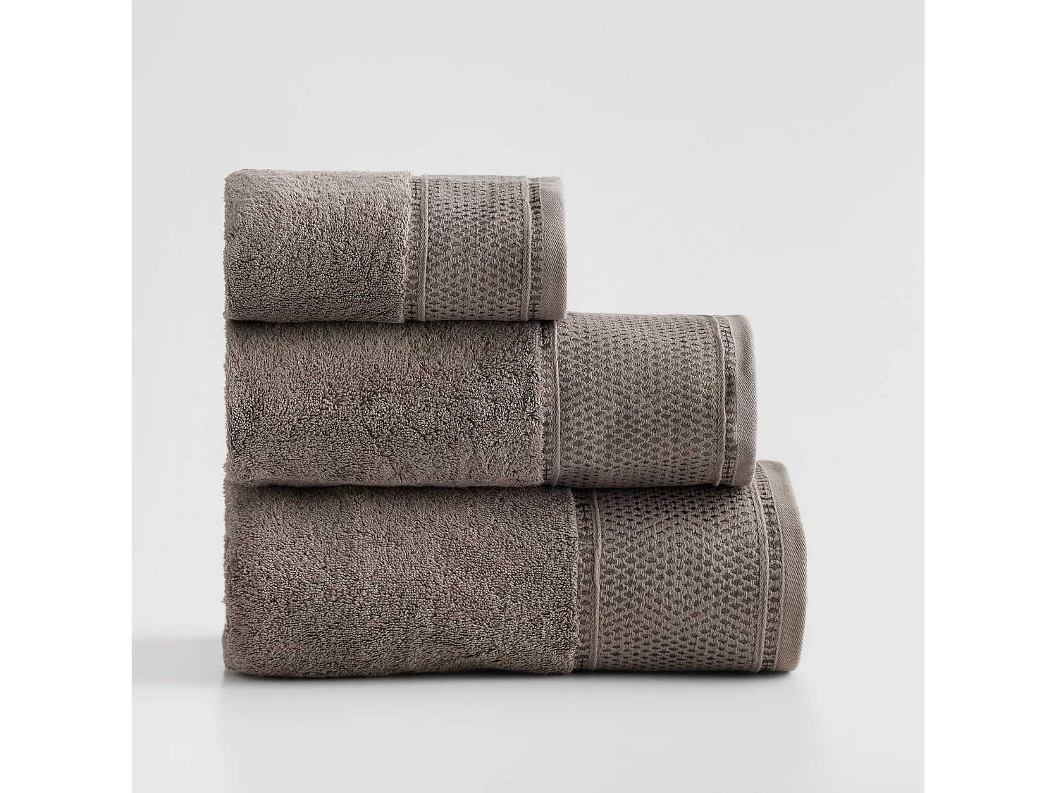 Serviette en coton égyptien Destello brun foncé 100 x 140