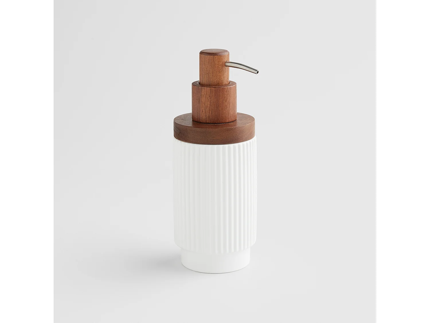 Distributeur de savon Femenia en céramique, blanc moyen 18 x 8