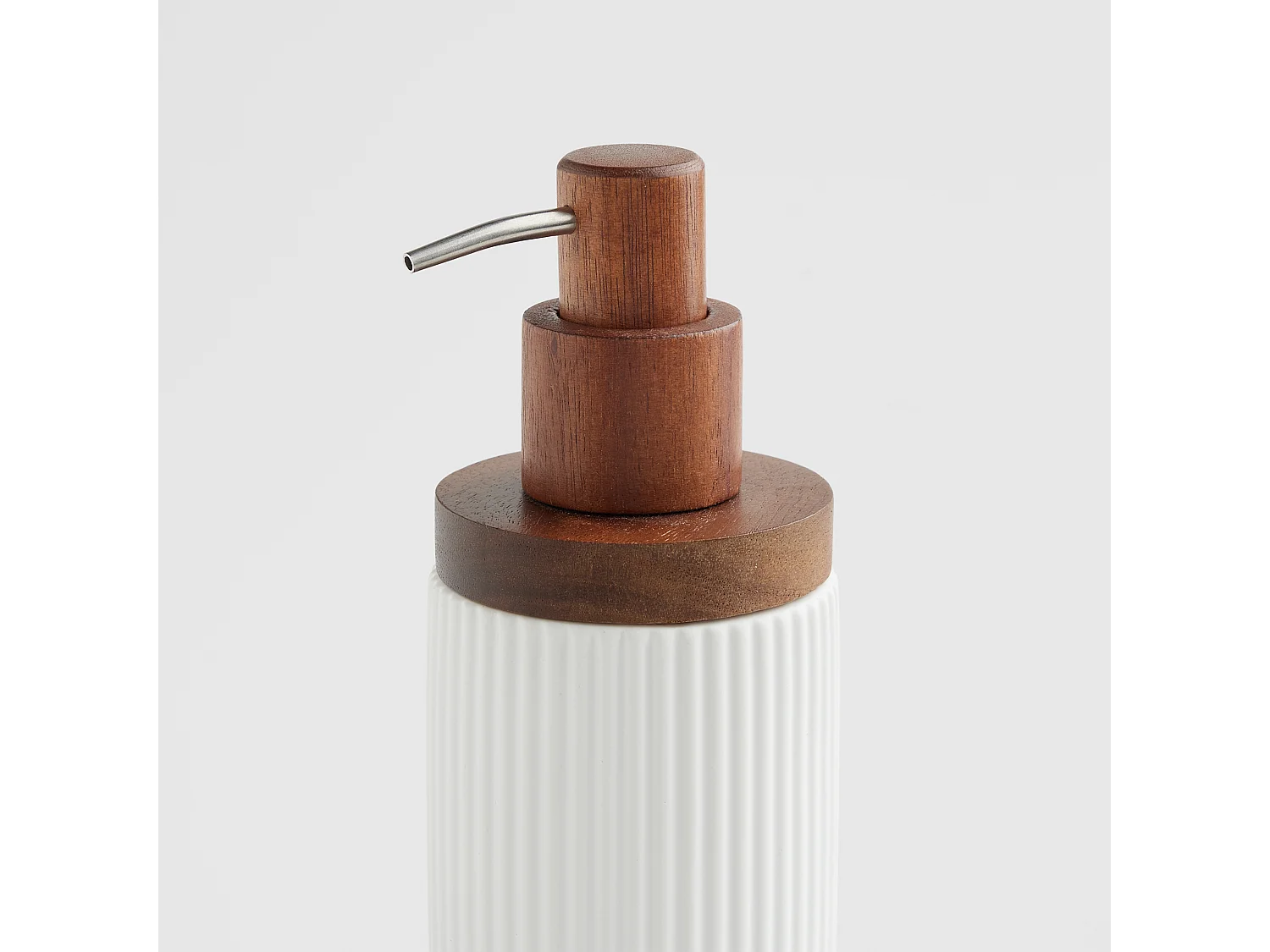 Distributeur de savon Femenia en céramique, blanc moyen 18 x 8